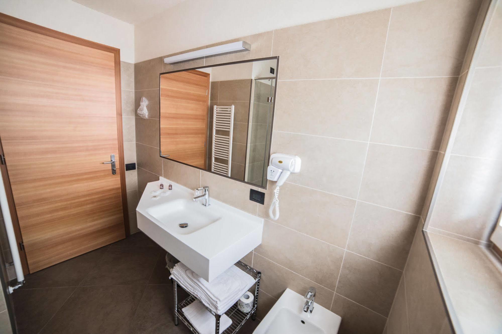 Hotel Garni Paradisi - Wellness & Spa Mezzano Exterior foto